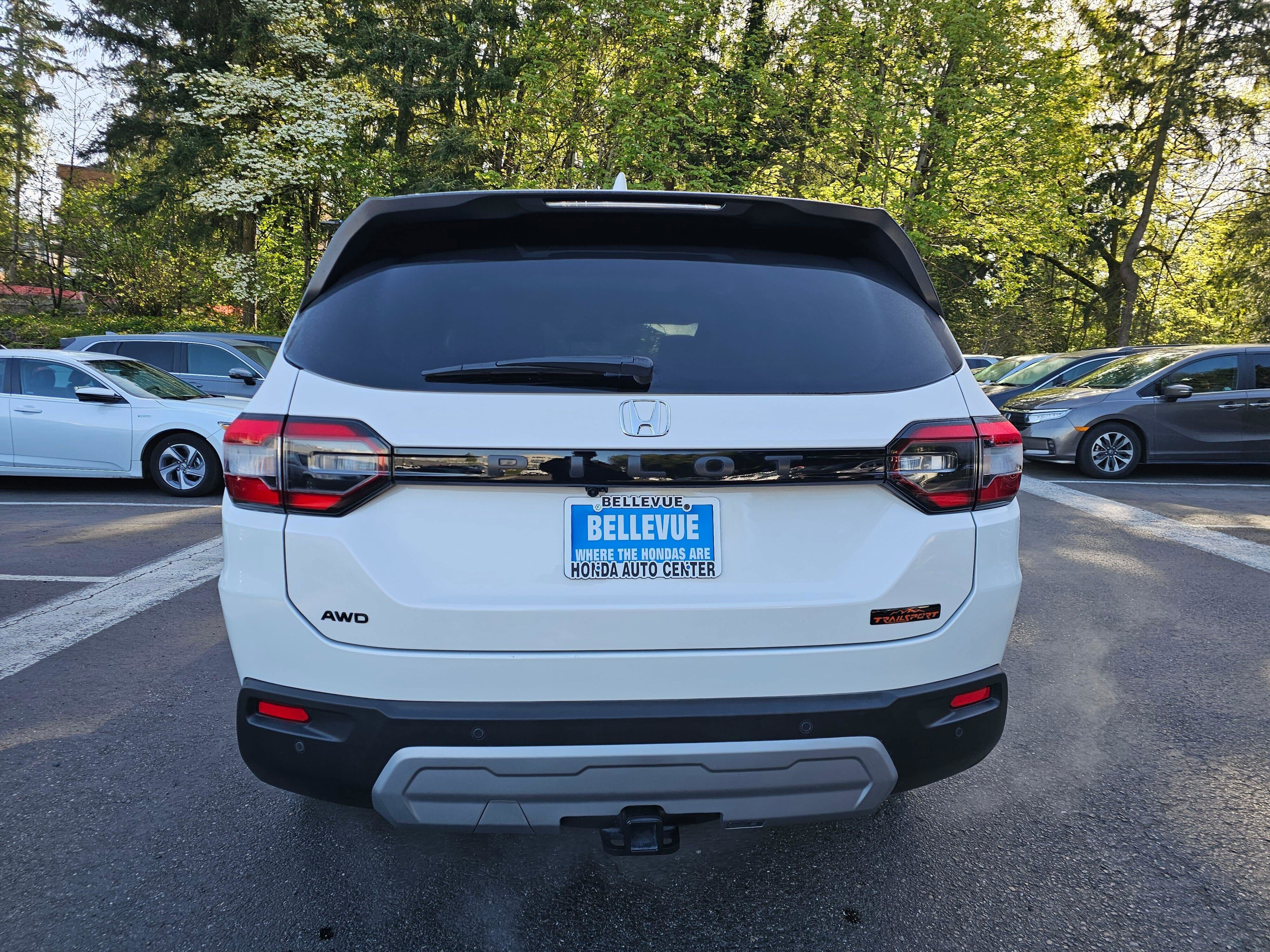 Used 2025 Honda Pilot TrailSport image 6