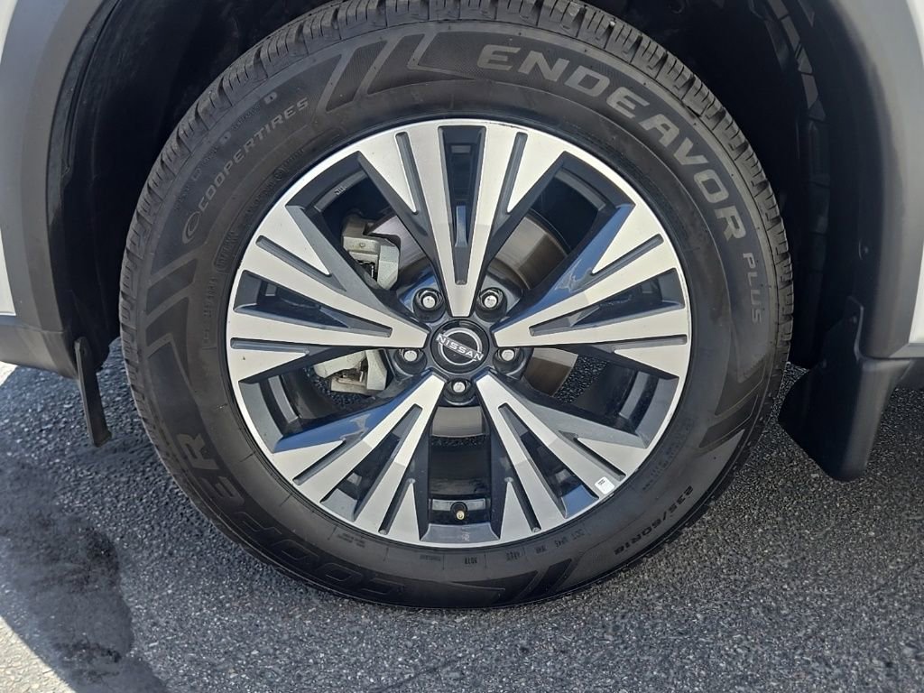 Used 2022 Nissan Rogue SV AWD/4WD image 12