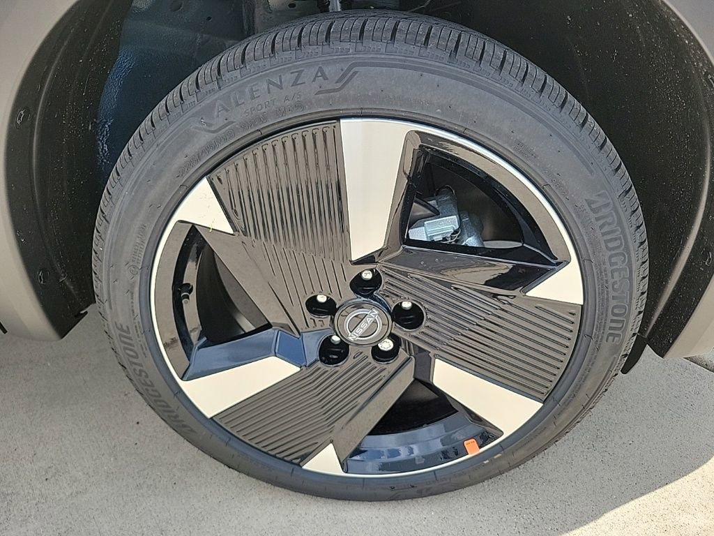 New 2025 Nissan Kicks SR w/ SR Premium Package image 9