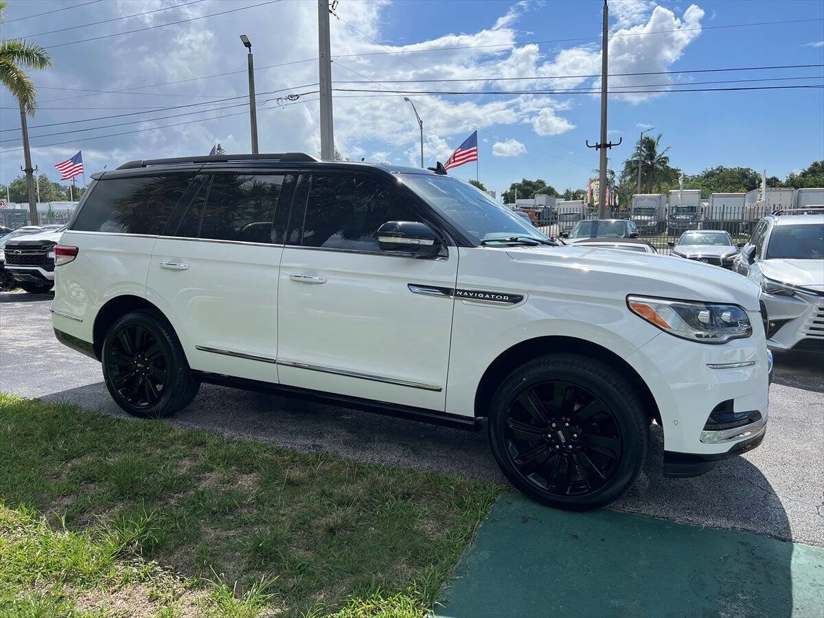 Used 2022 Lincoln Navigator Black Label image 4