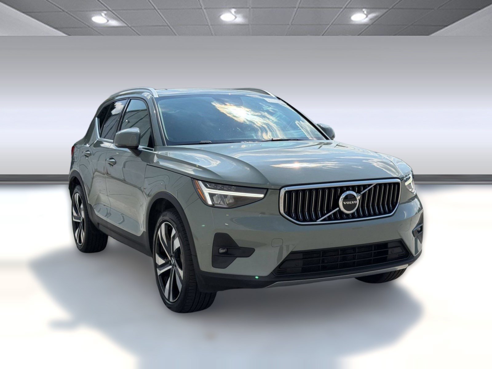 Certified 2023 Volvo XC40 B5 Plus w/ Protection Package Premier AWD/4WD image 7