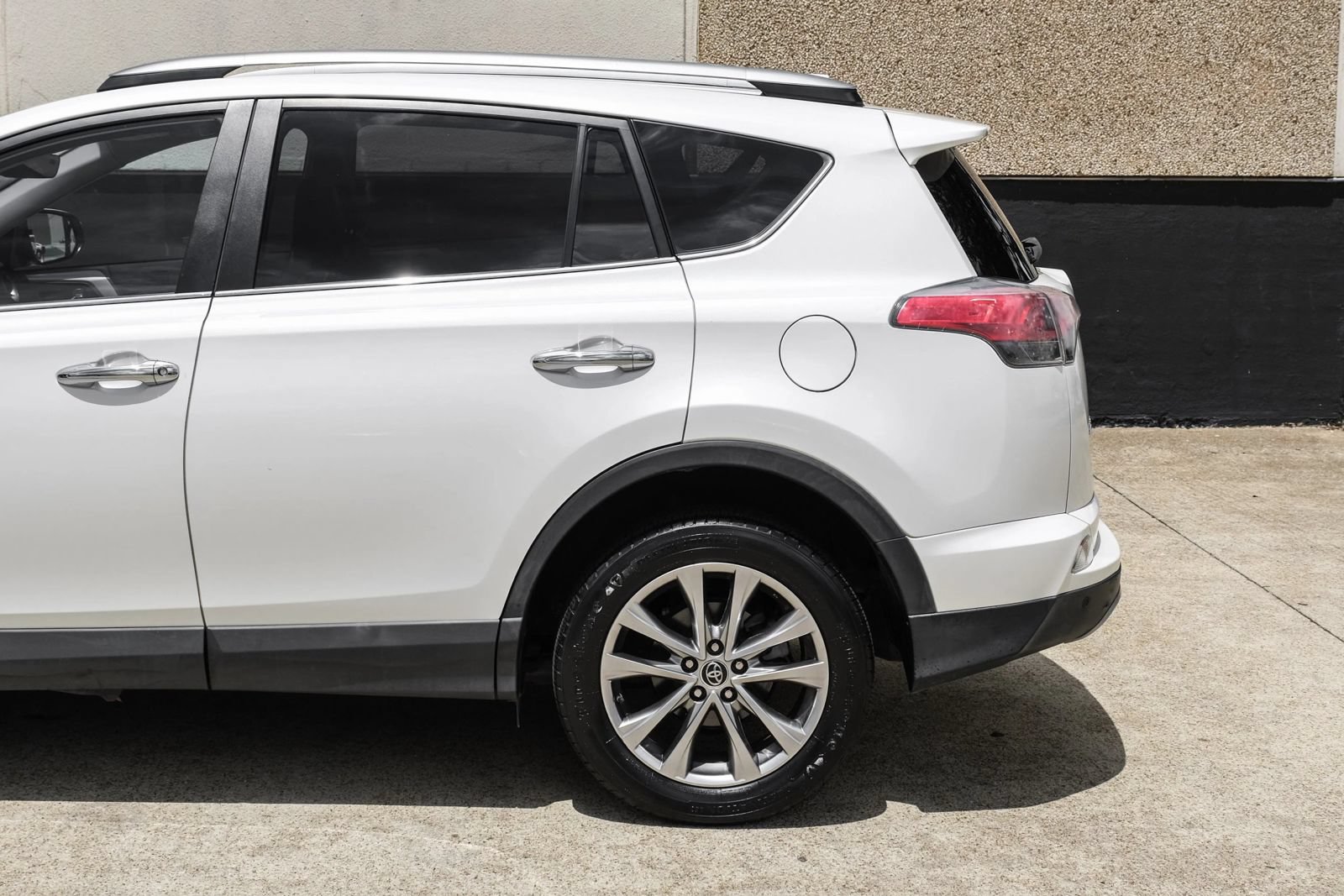 Used 2017 Toyota RAV4 Limited FWD image 13