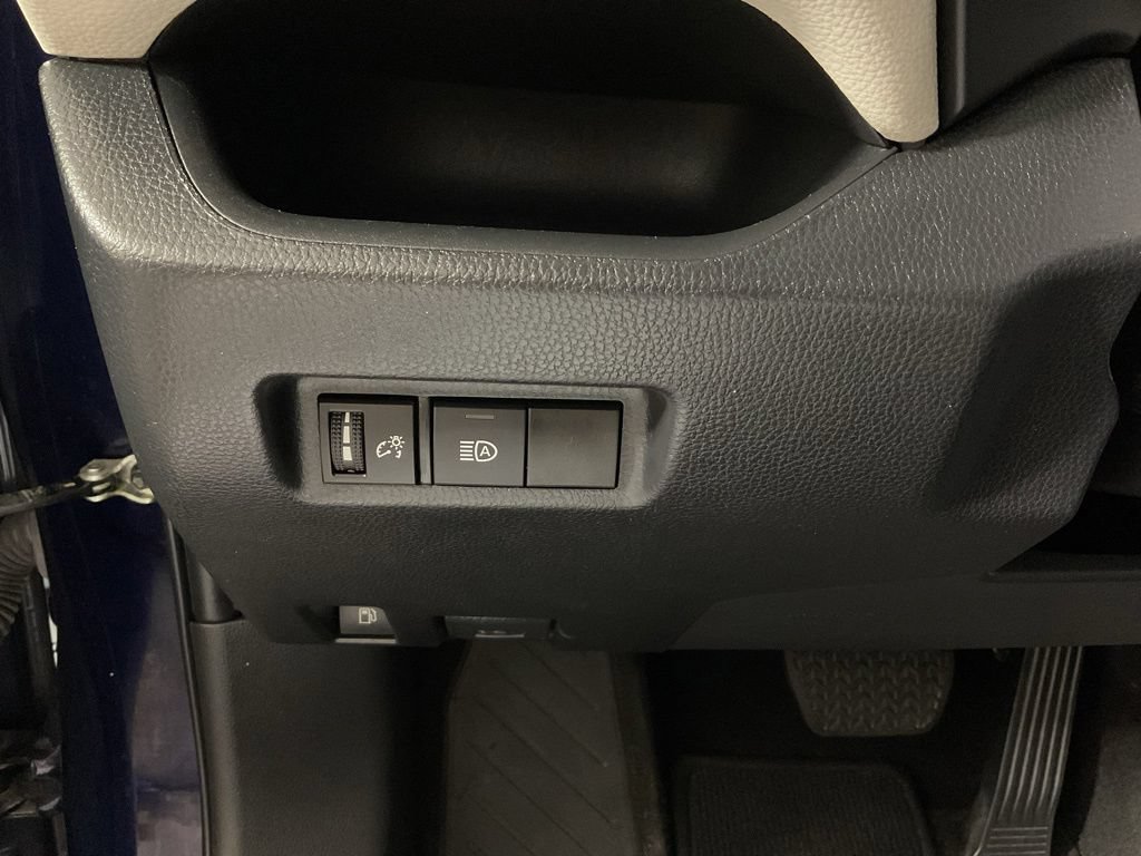 Used 2022 Toyota RAV4 XLE AWD/4WD image 28
