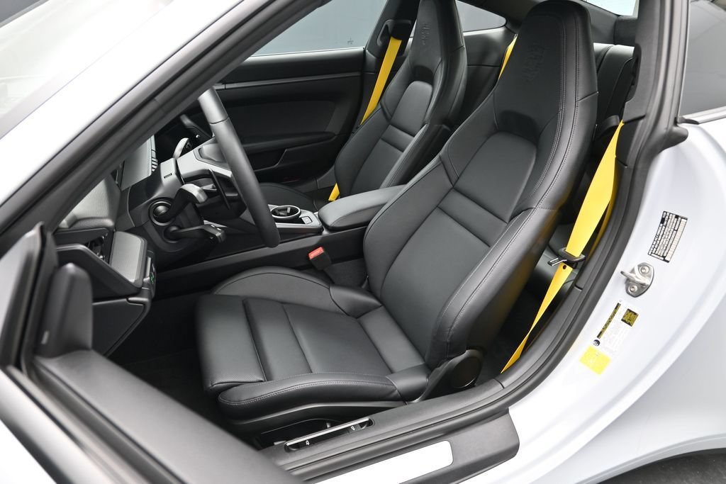 Certified 2025 Porsche 911 Carrera RWD image 5