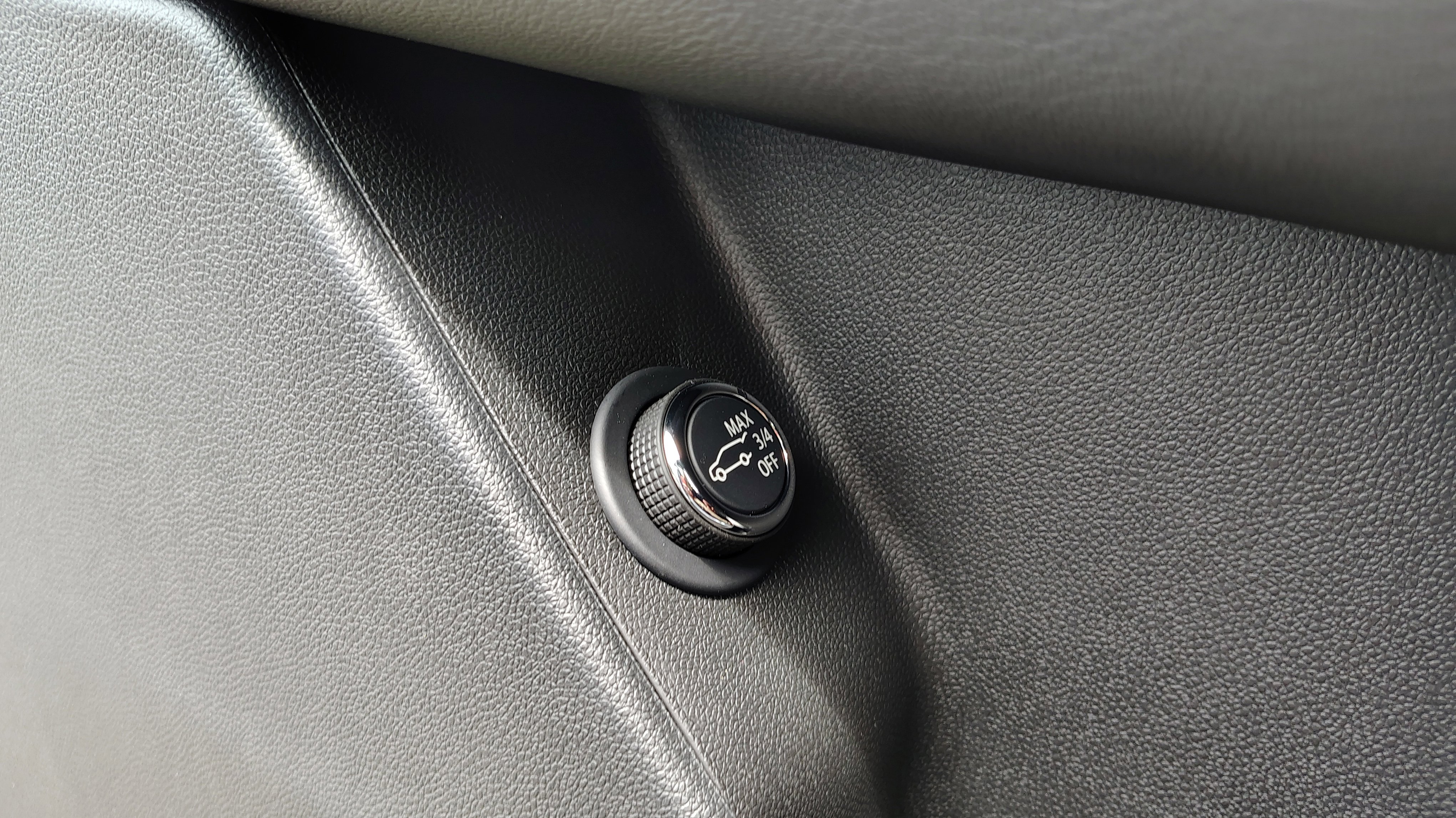 New 2025 Cadillac XT6 Luxury image 15