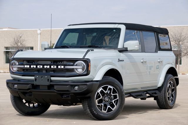 Used 2023 Ford Bronco Outer Banks image 2