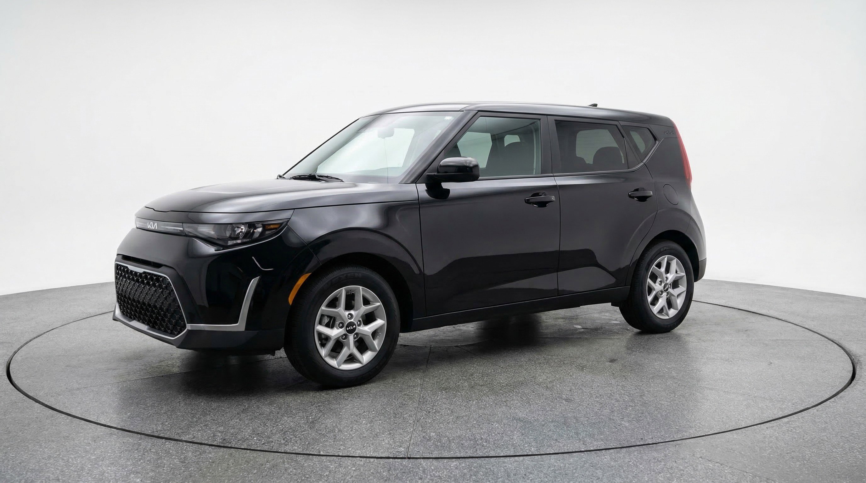 Used 2025 Kia Soul LX w/ LX Technology Package image 3