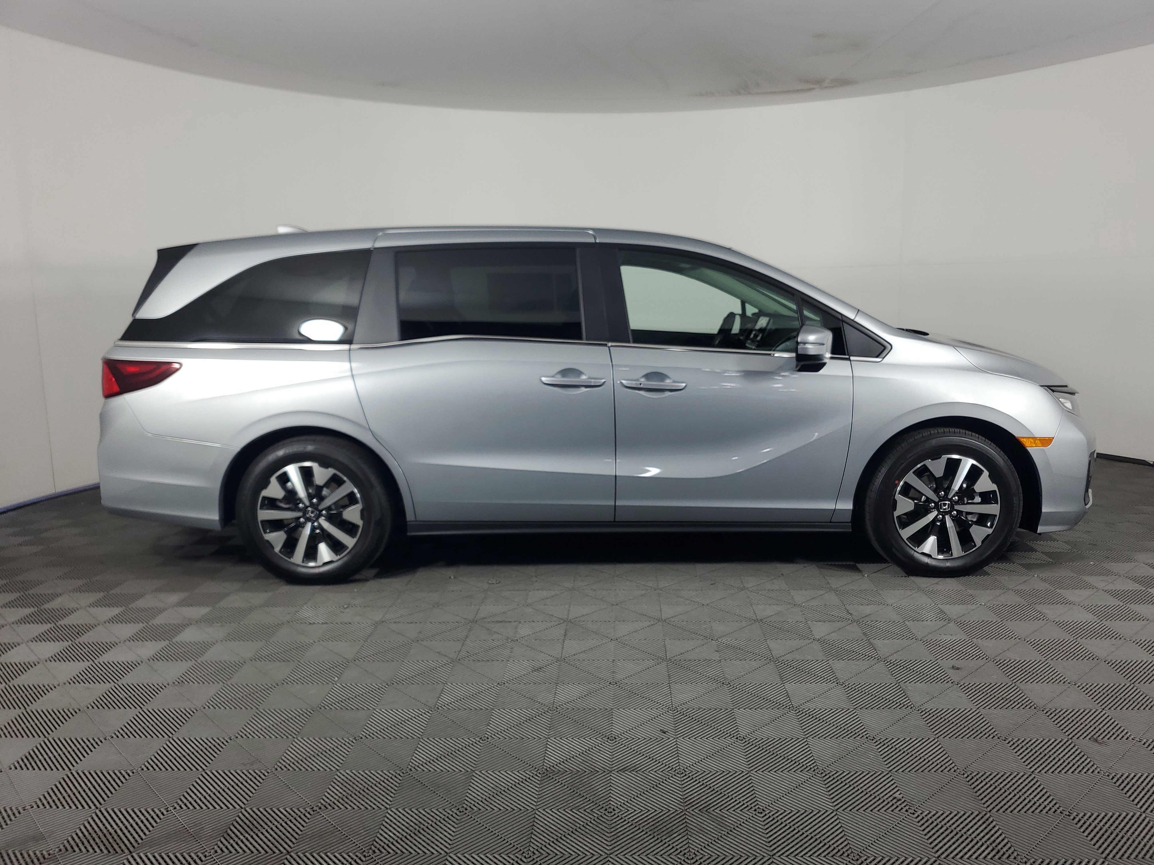 New 2026 Honda Odyssey EX-L image 3
