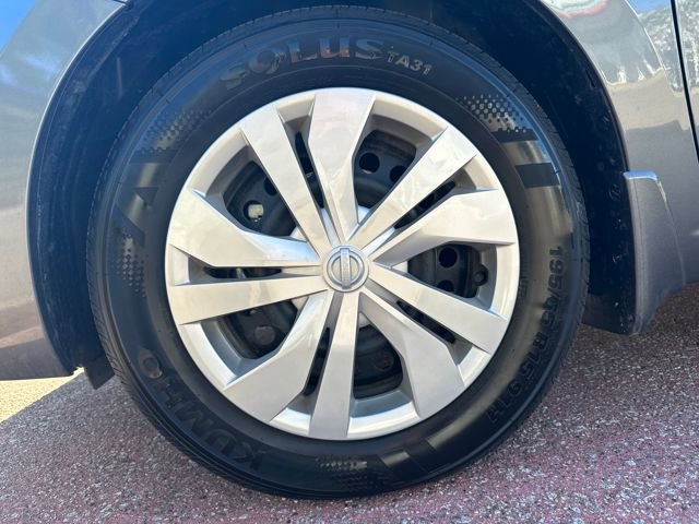 Used 2025 Nissan Versa S w/ Trunk Package image 27