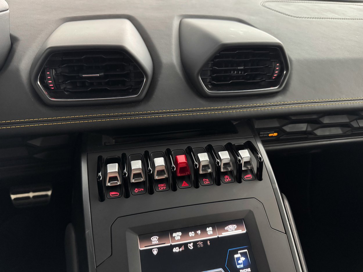 Used 2023 Lamborghini Huracan EVO image 25