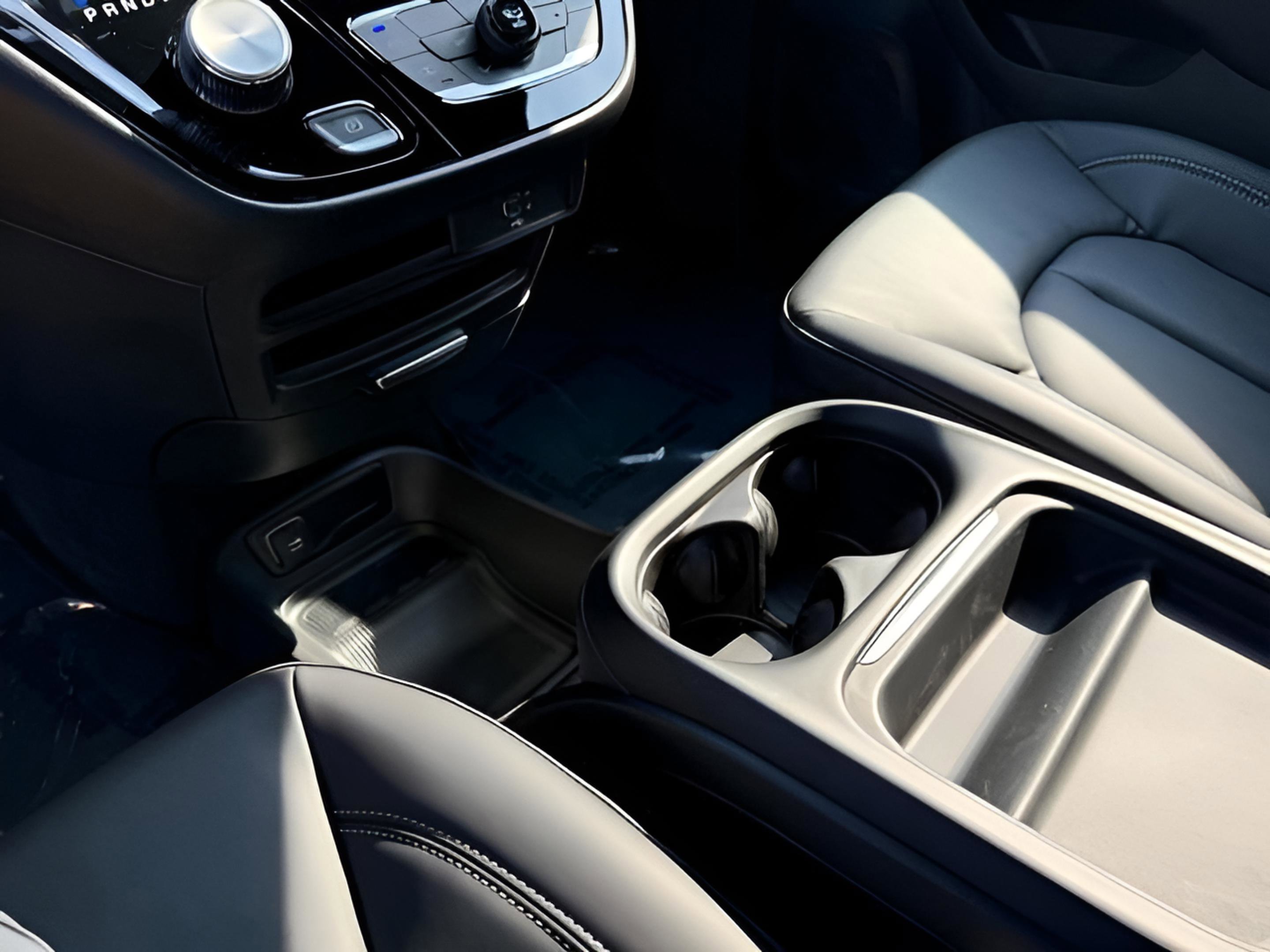 New 2027 Chrysler Pacifica Select FWD image 26