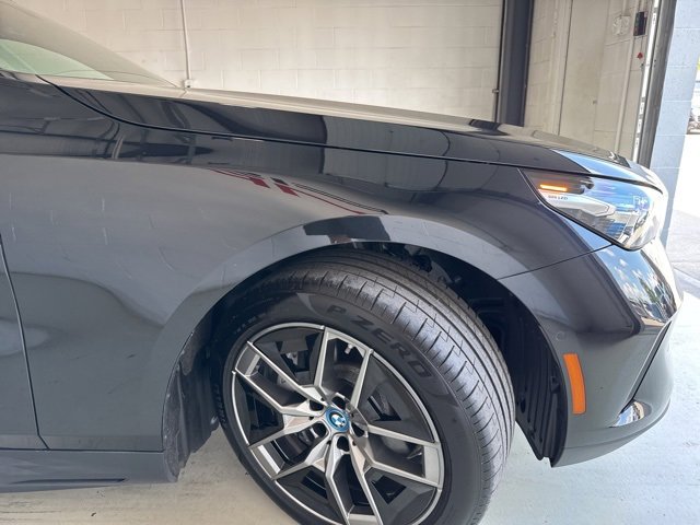 Used 2025 BMW i5 xDrive40 w/ Premium Package image 4