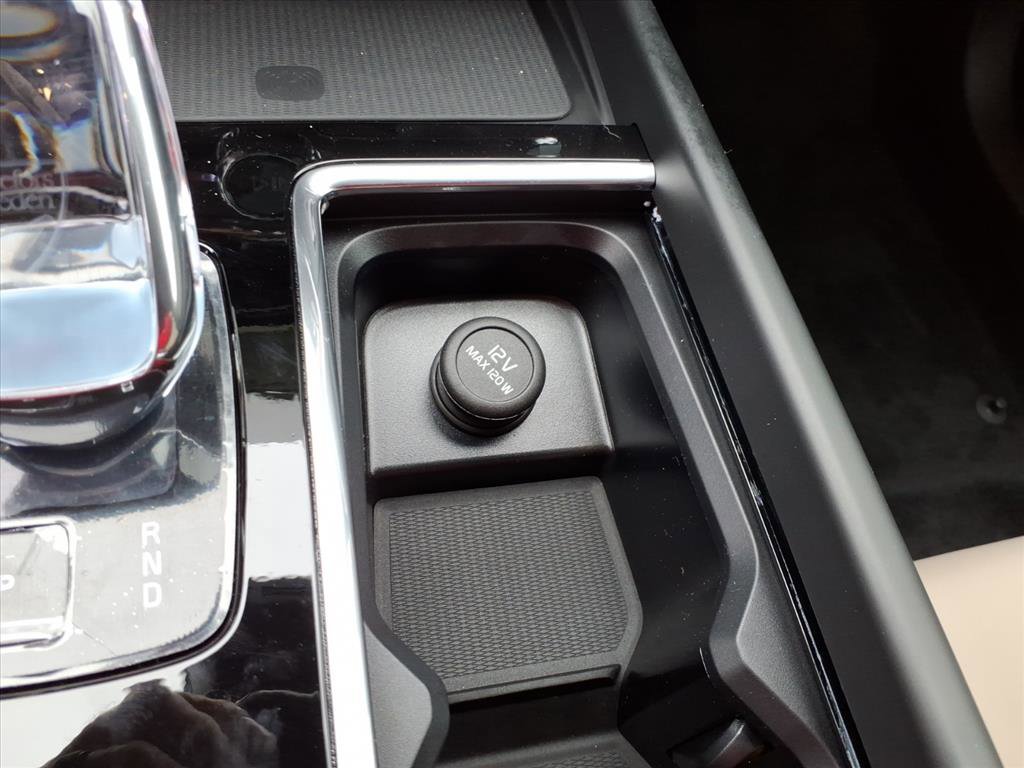 Certified 2026 Volvo XC60 B5 Plus w/ Climate Package AWD/4WD image 20