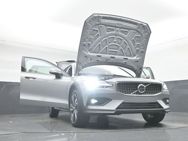 New 2026 Volvo V60 B5 Cross Country Plus w/ Protection Package Premier image 55