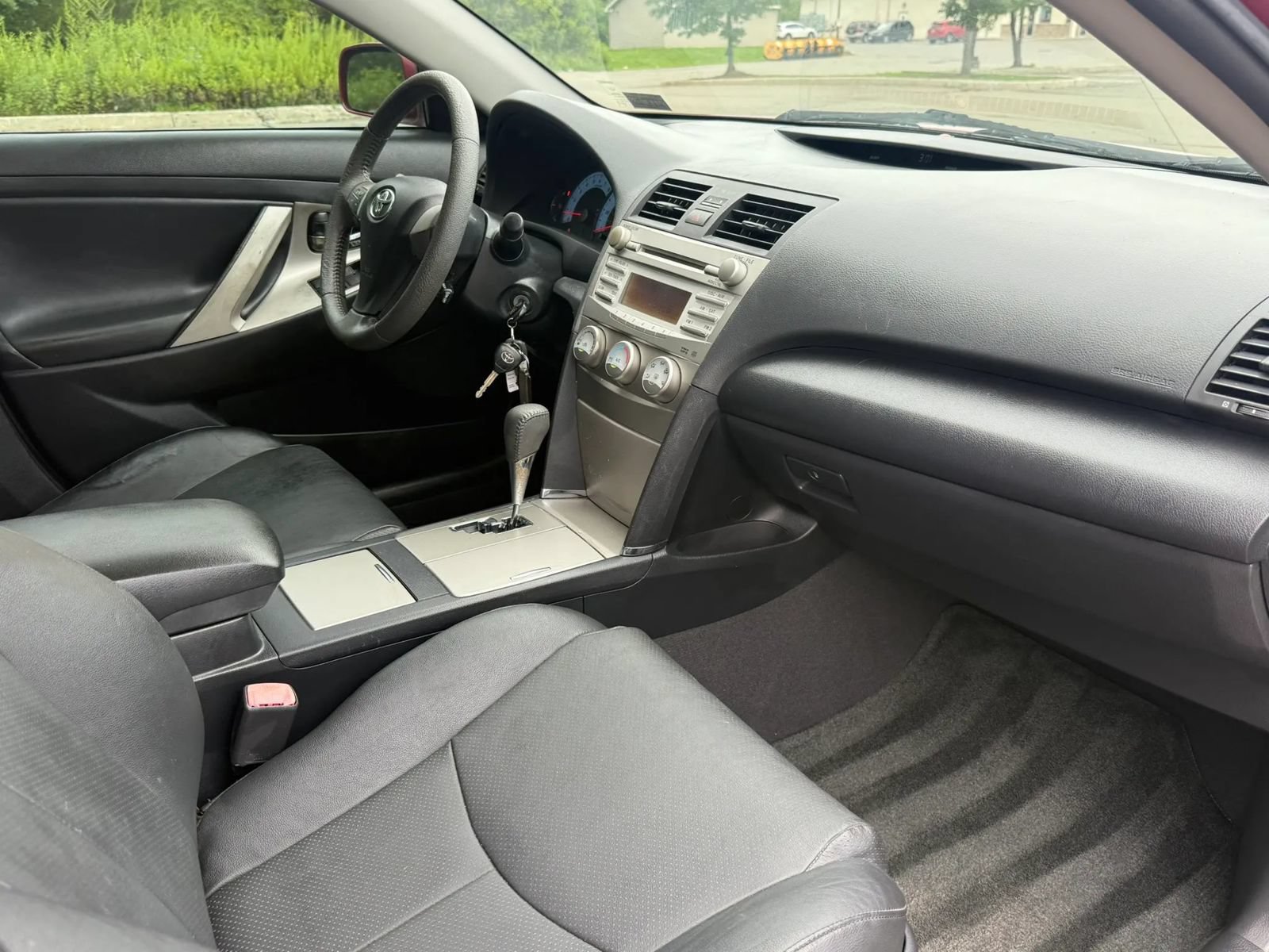 Used 2011 Toyota Camry SE w/ SE Extra-Value Pkg #1 FWD image 16