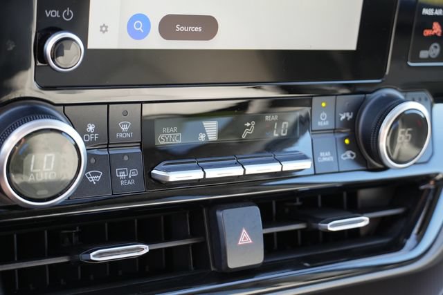 Used 2023 Toyota Highlander XLE FWD image 36