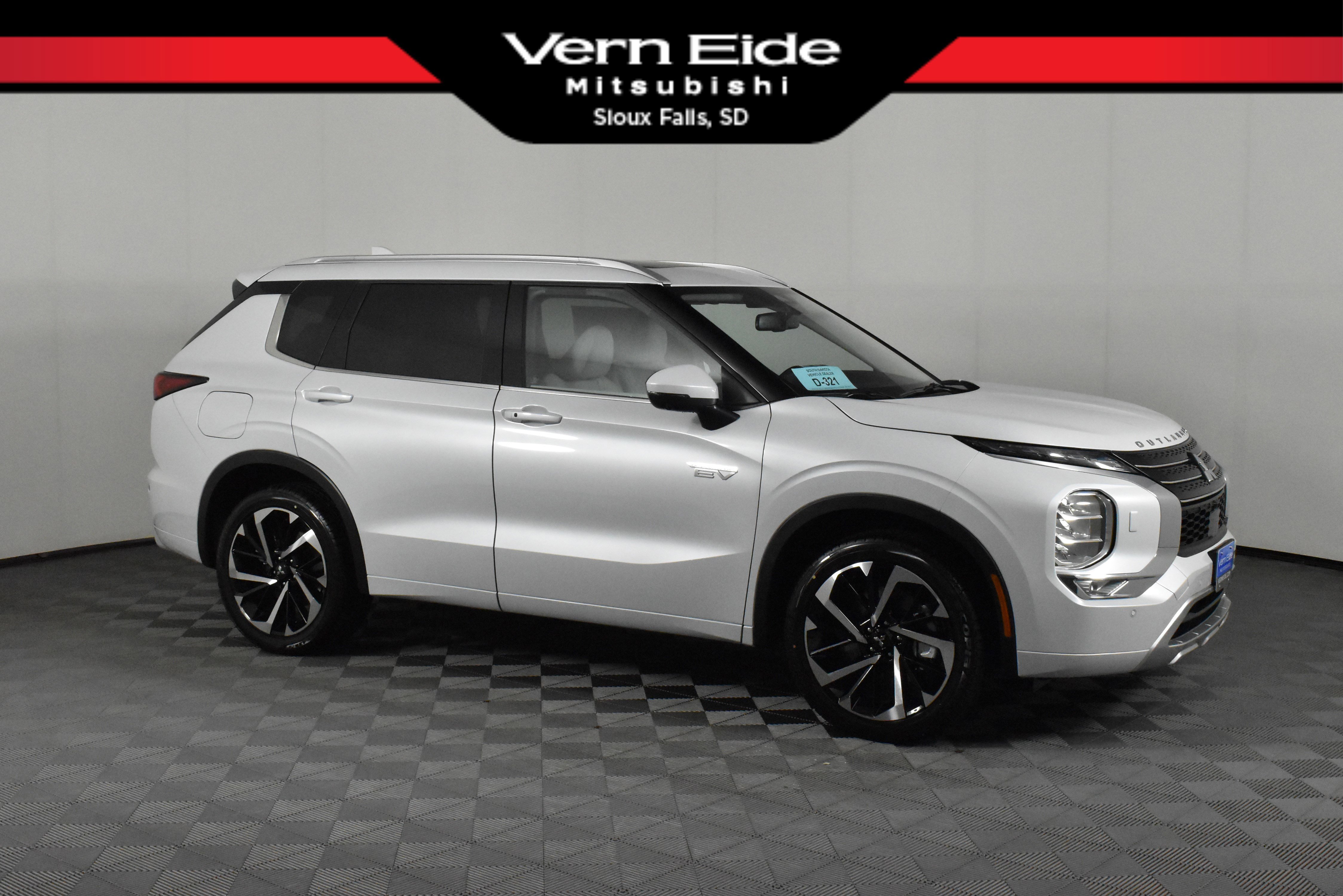 New 2025 Mitsubishi Outlander SEL image 1