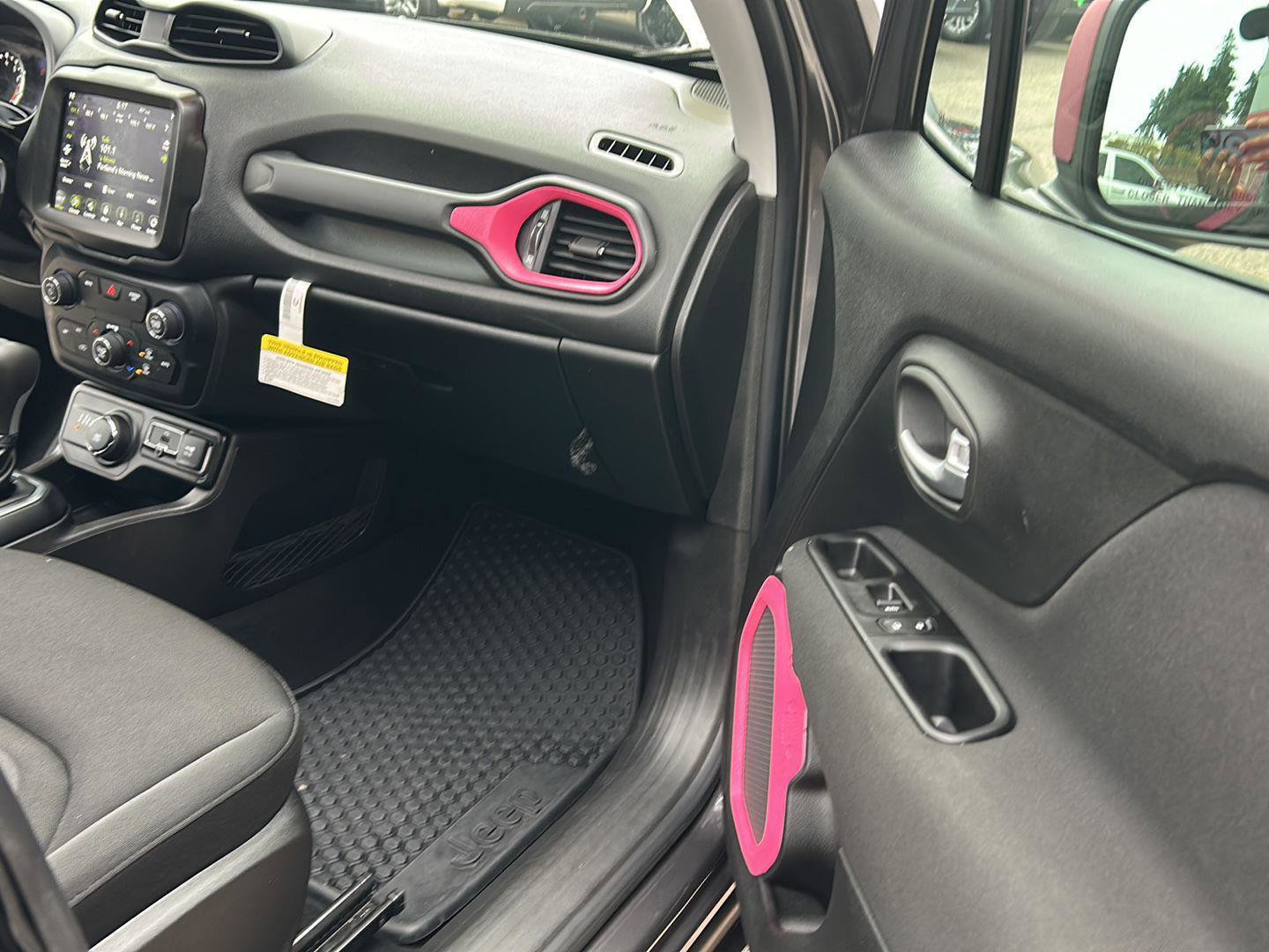 Used 2020 Jeep Renegade Latitude w/ UConnect 8.4 Nav Group image 35