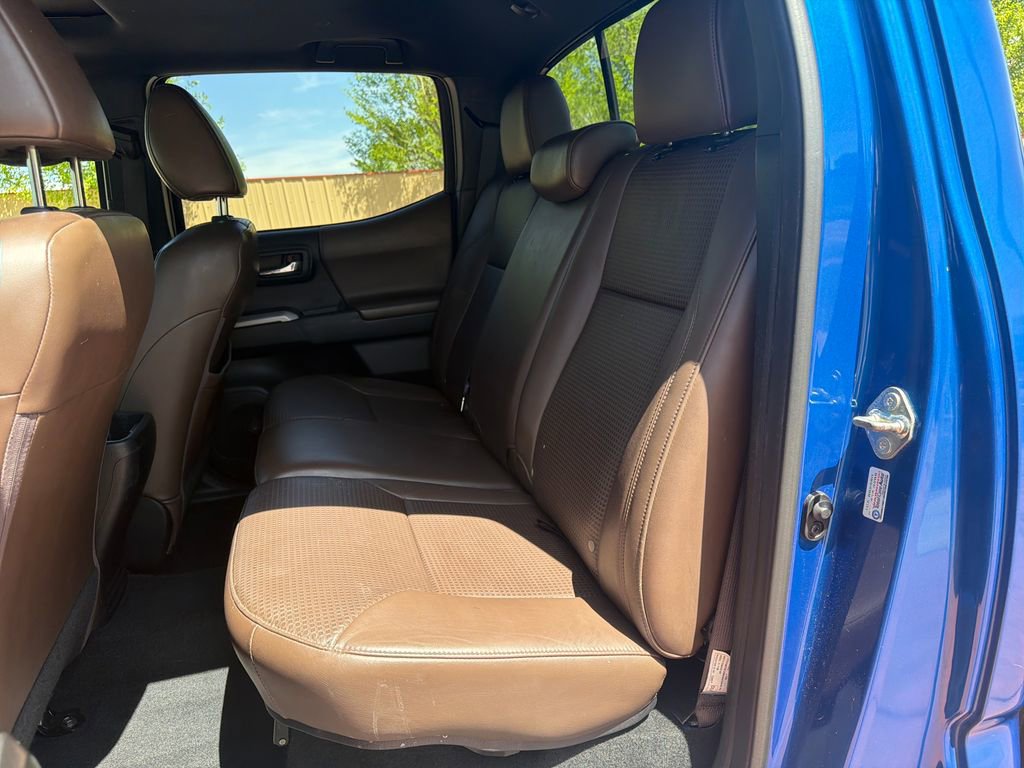 Used 2016 Toyota Tacoma Limited w/ Towing Package AWD/4WD image 21