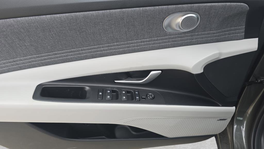 New 2026 Hyundai Elantra Limited FWD image 16
