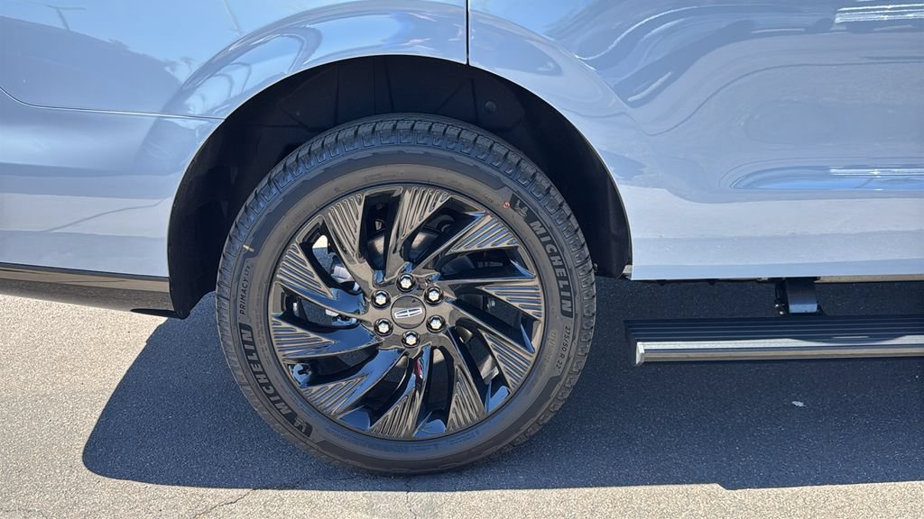 New 2026 Lincoln Navigator Reserve w/ Jet Appearance Package AWD/4WD image 23