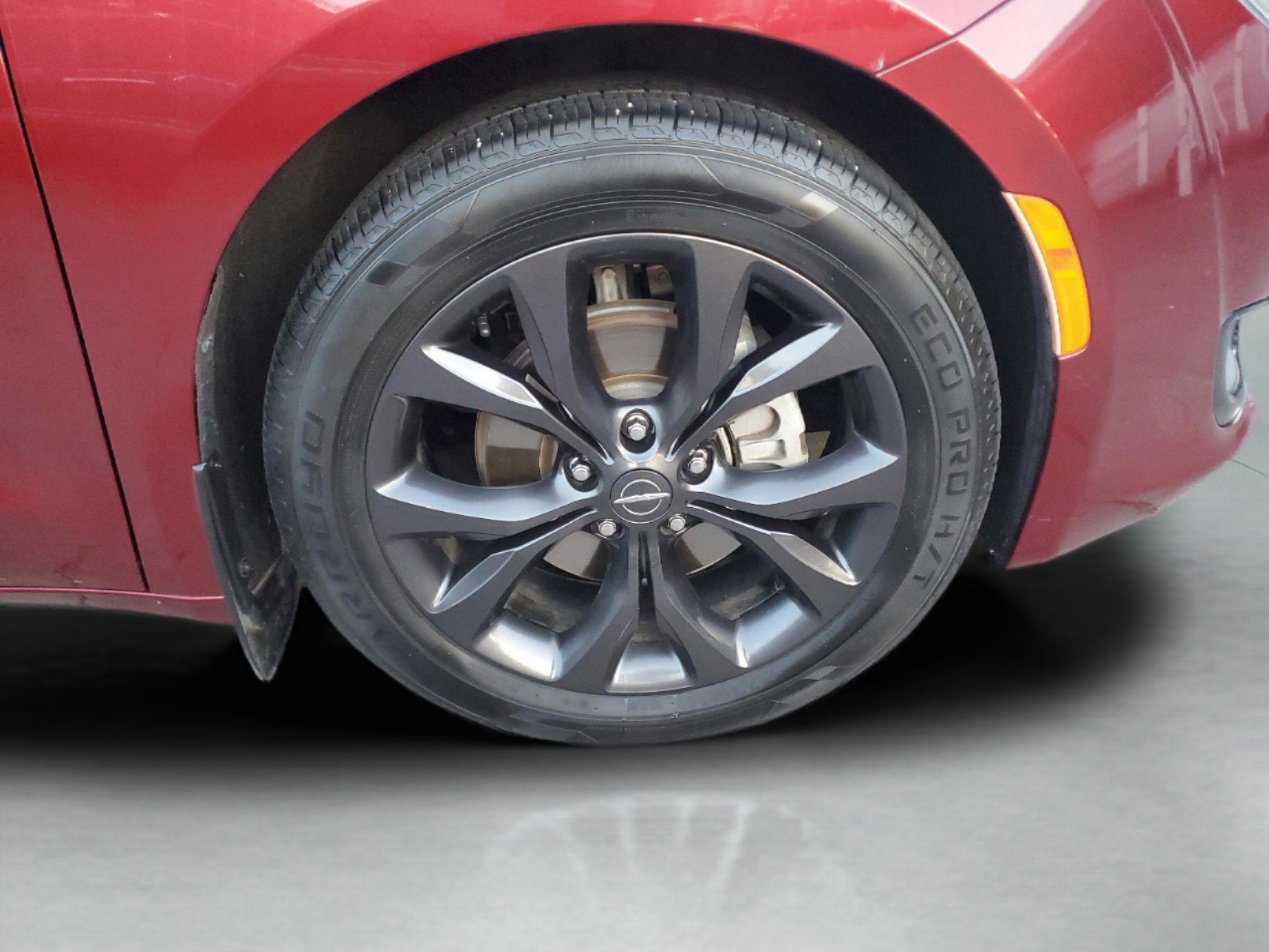 Used 2020 Chrysler Pacifica Touring w/ S Appearance Package FWD image 29