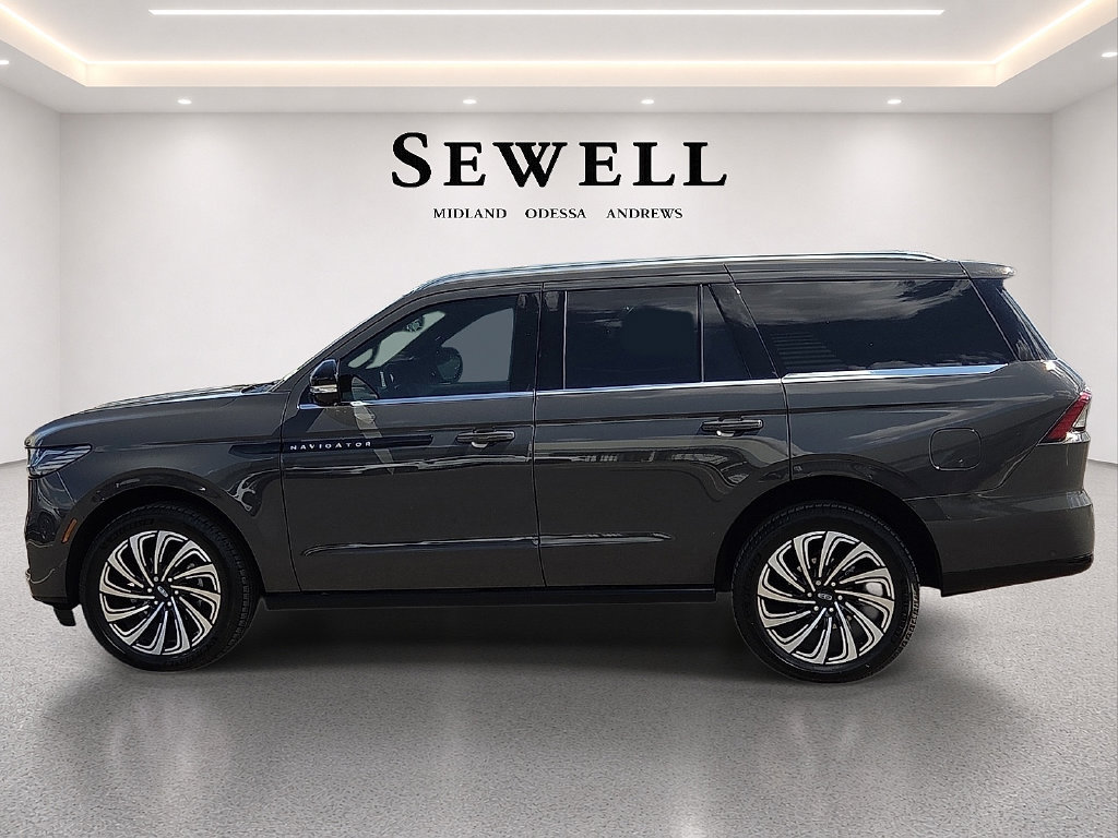 Used 2025 Lincoln Navigator Black Label AWD/4WD image 2
