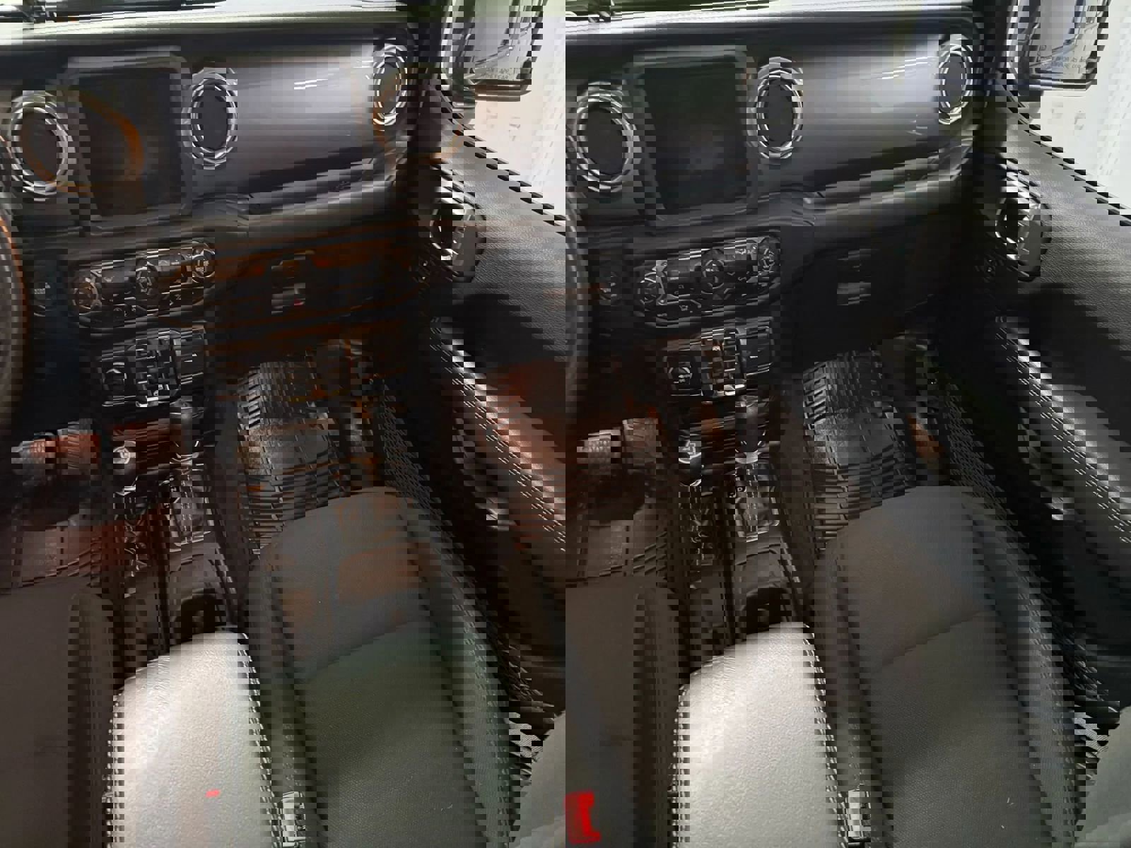 Used 2019 Jeep Wrangler Unlimited Sahara image 9