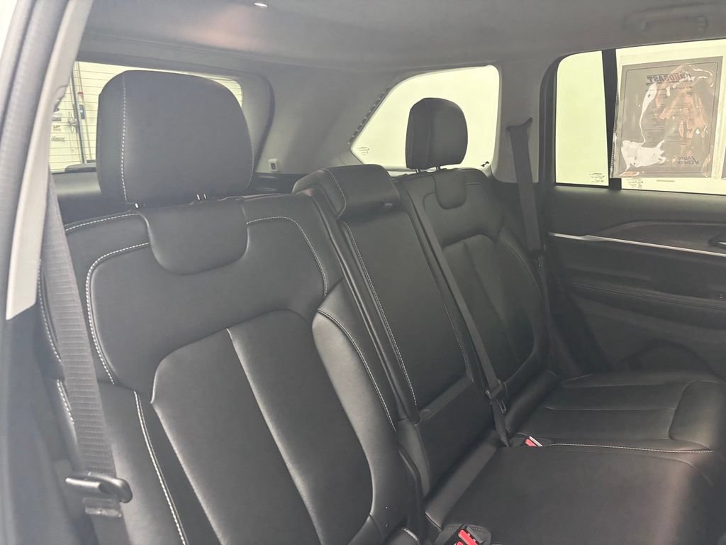 Used 2024 Jeep Grand Cherokee Limited AWD/4WD image 42