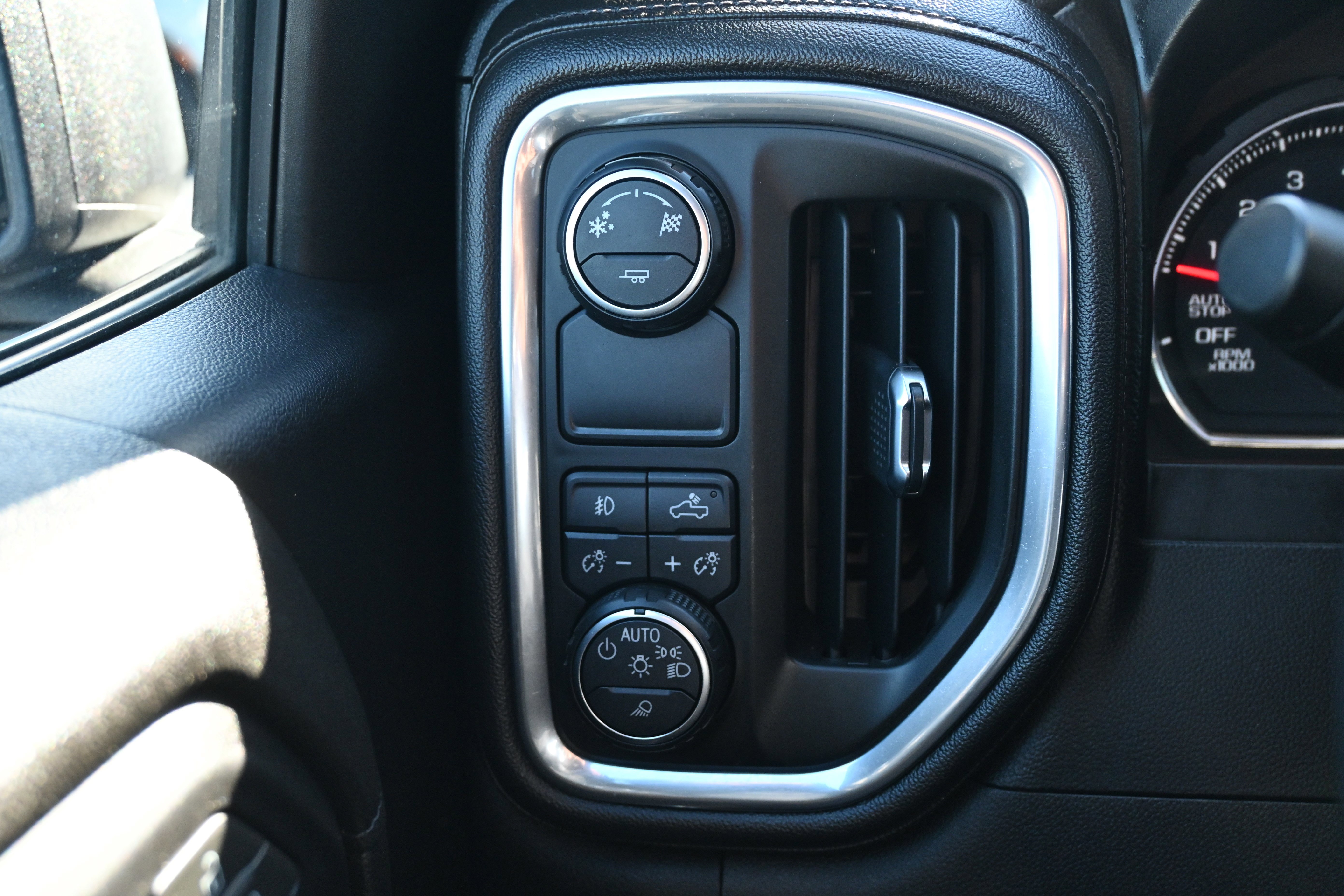 Used 2019 Chevrolet Silverado 1500 LTZ w/ LTZ Convenience Package image 29