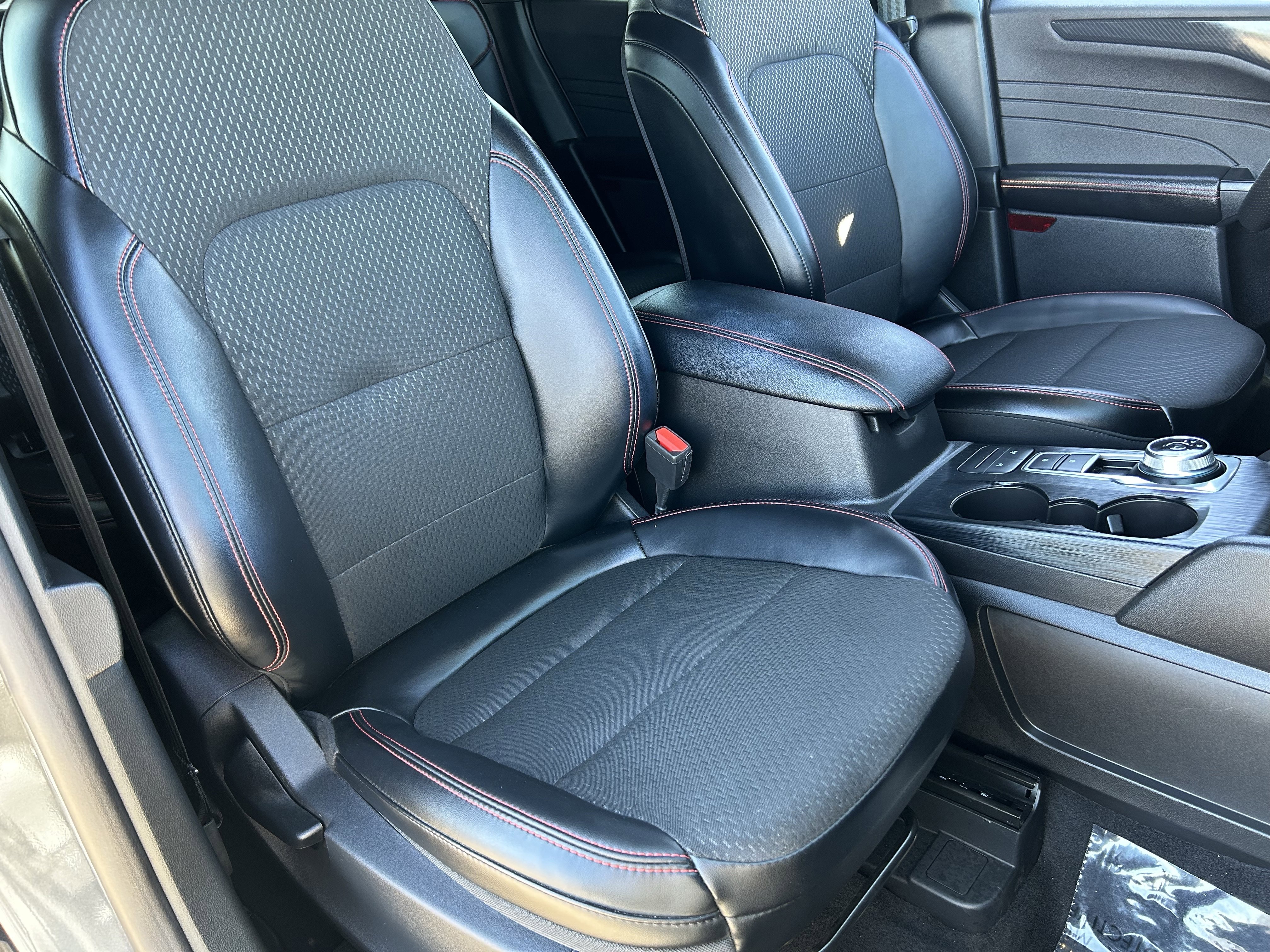 Used 2025 Ford Escape ST-Line image 9