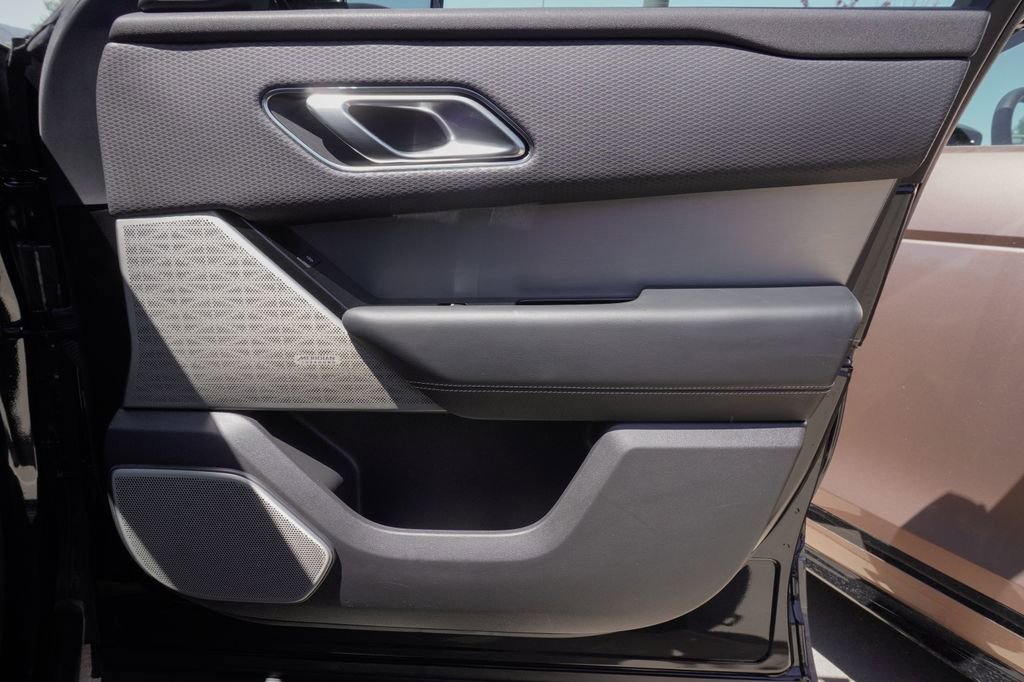 Used 2018 Land Rover Range Rover Velar R-Dynamic SE AWD/4WD image 21