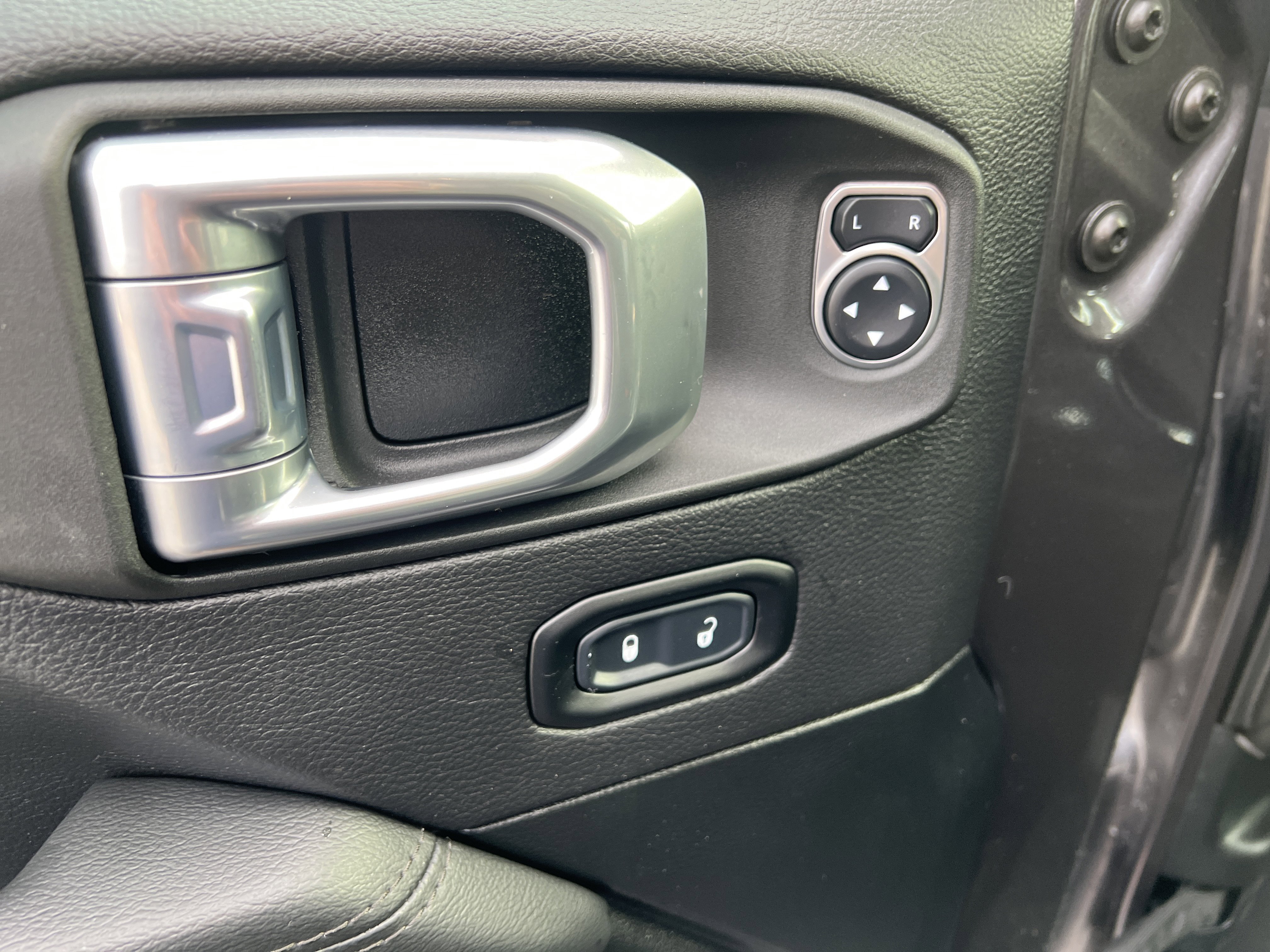 Used 2021 Jeep Wrangler Unlimited Sahara image 20