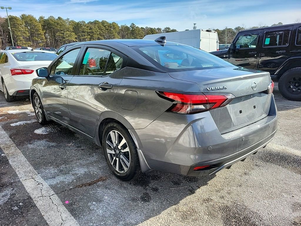 Used 2022 Nissan Versa SV image 4