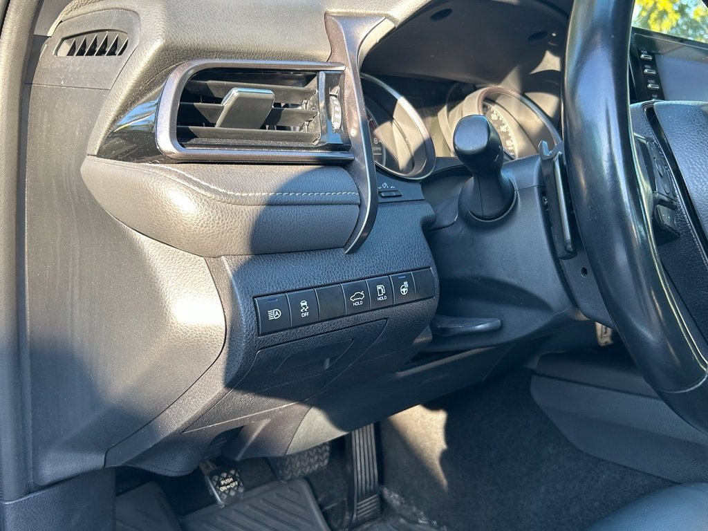 Used 2024 Toyota Camry SE w/ Cold Weather Package FWD image 17