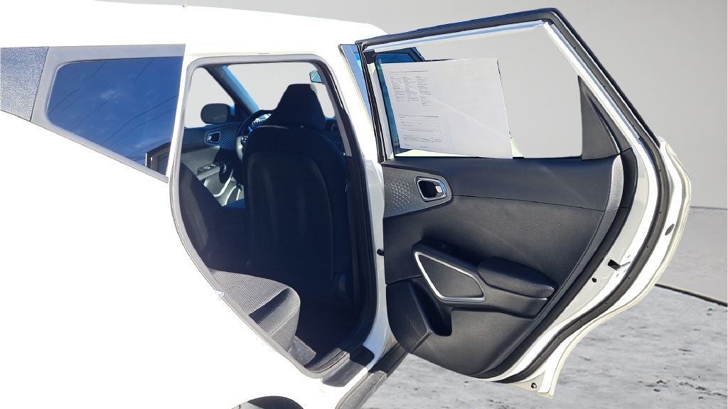 Used 2023 Kia Soul LX w/ LX Technology Package FWD image 13