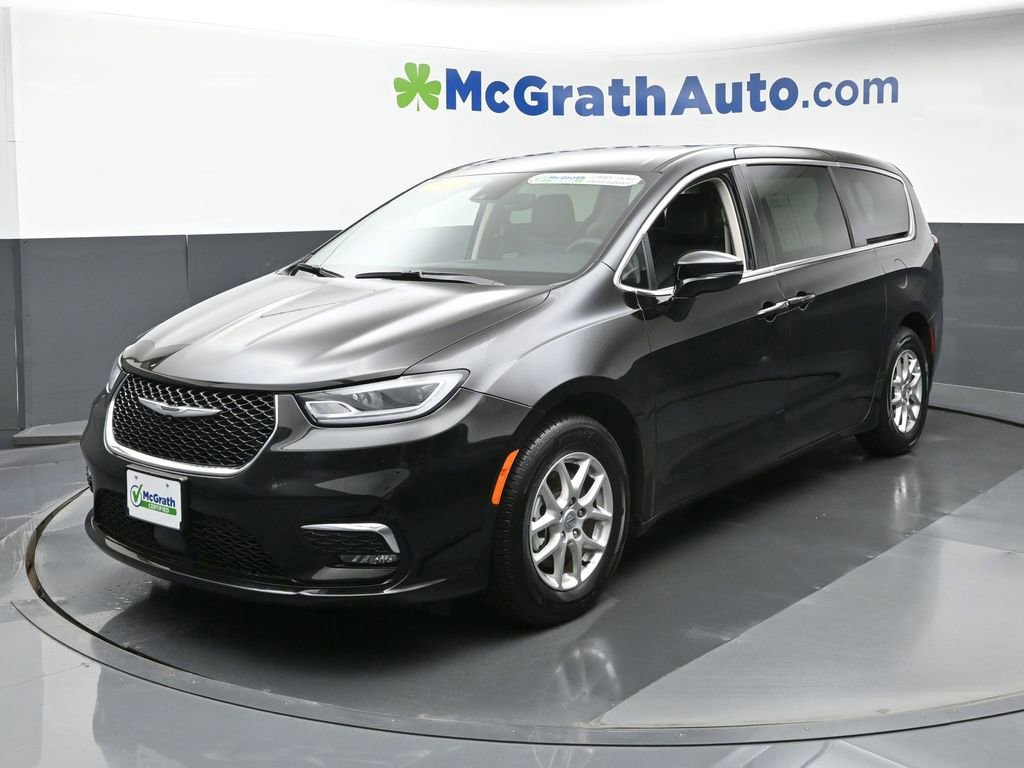 Used 2024 Chrysler Pacifica Touring-L image 20
