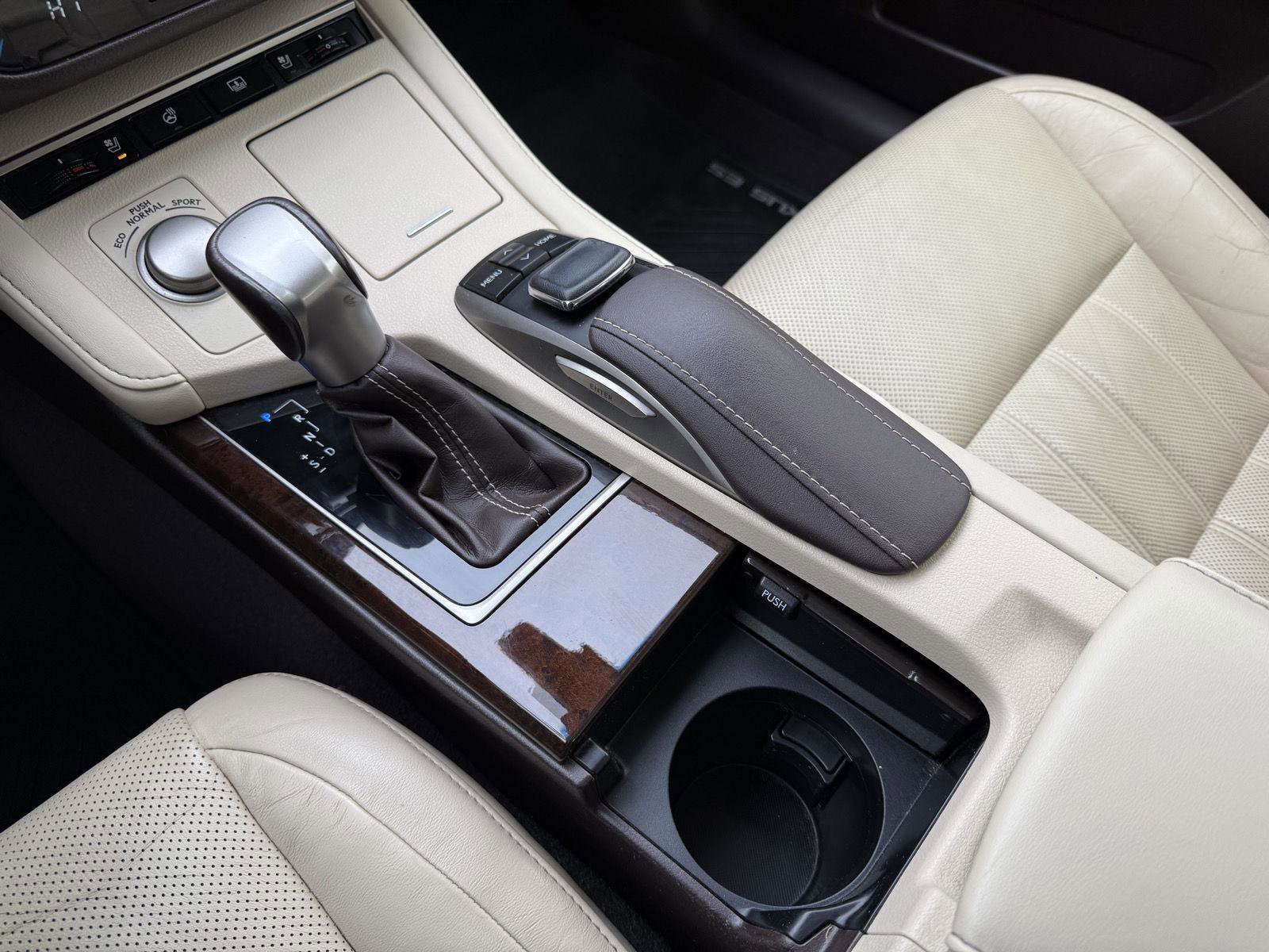 Used 2016 Lexus ES 350 w/ Luxury Package w/Wood Trim image 20