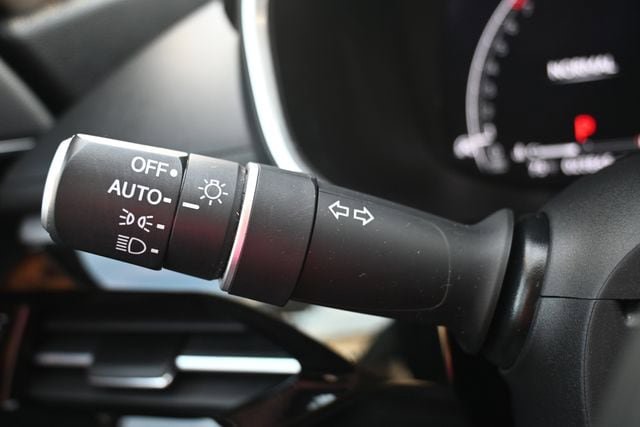 Used 2023 Acura MDX SH-AWD w/ Technology Package image 42