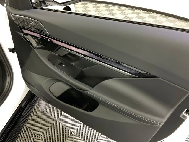 Used 2024 BMW i5 eDrive40i w/ M Sport Package RWD image 35