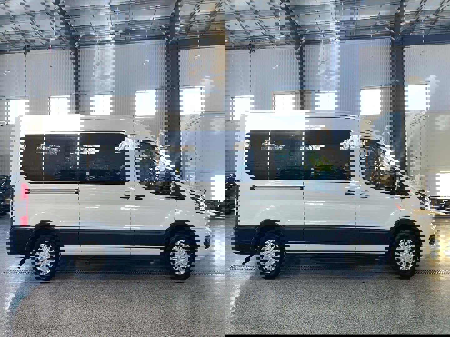 Used 2023 Ford Transit 350 XLT image 4