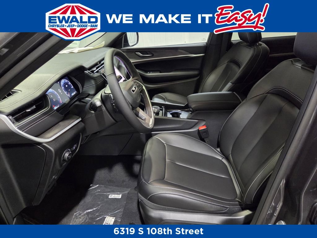 New 2025 Jeep Grand Cherokee L Limited w/ Black Appearance Package image 9