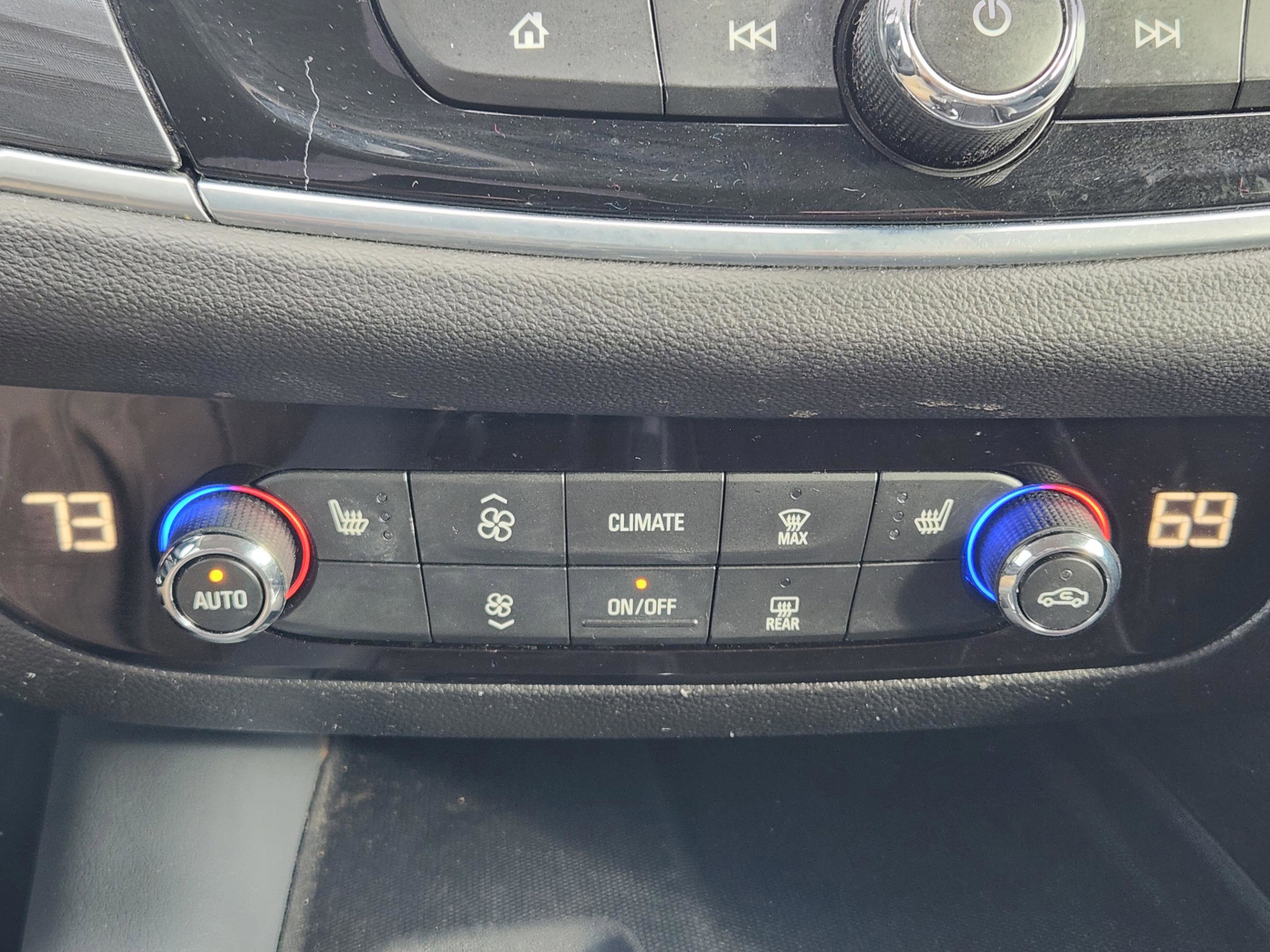 Used 2021 Buick Enclave Essence image 19