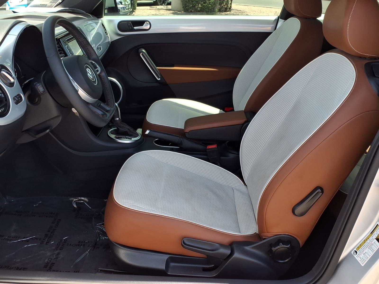 Used 2015 Volkswagen Beetle 1.8T Classic FWD image 21
