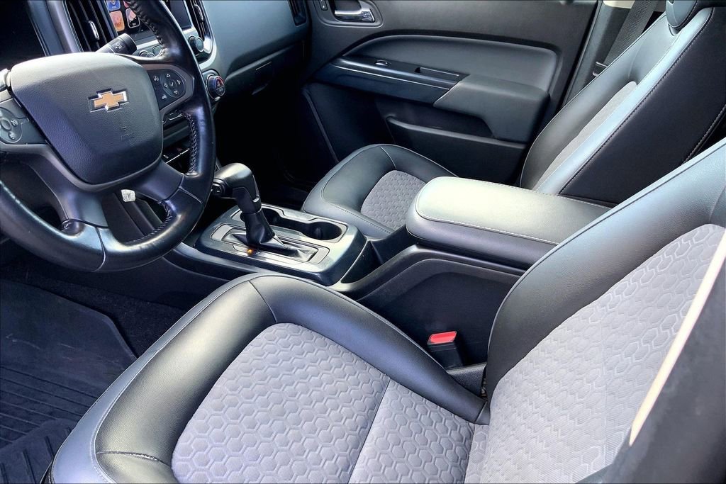 Used 2017 Chevrolet Colorado Z71 w/ Z71 Midnight Edition image 16