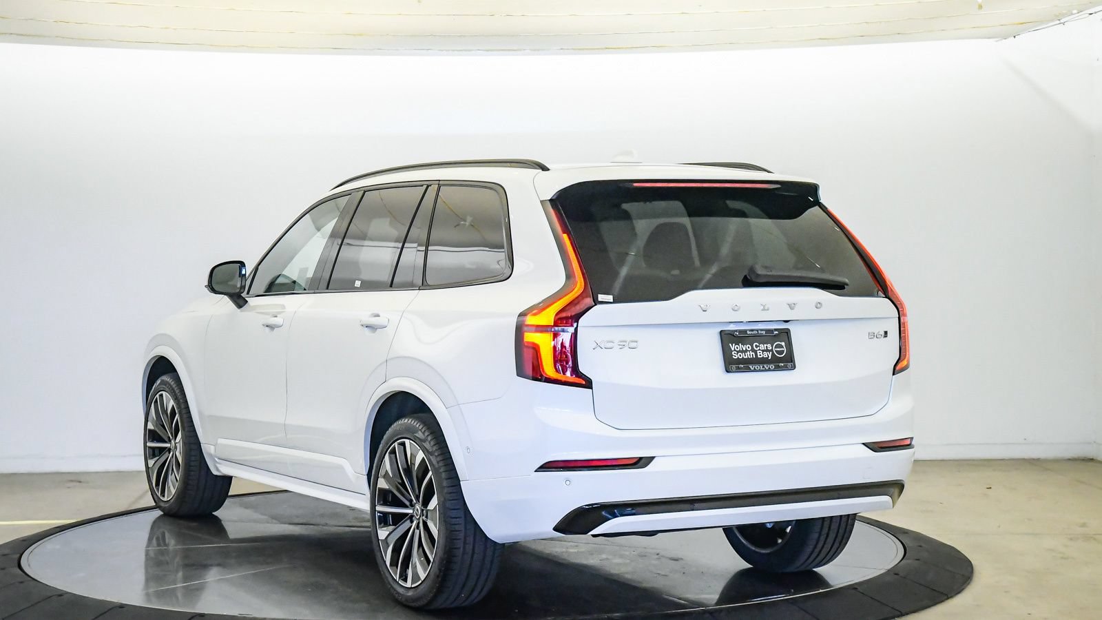 Certified 2026 Volvo XC90 B6 Ultra w/ Protection Package AWD/4WD image 2