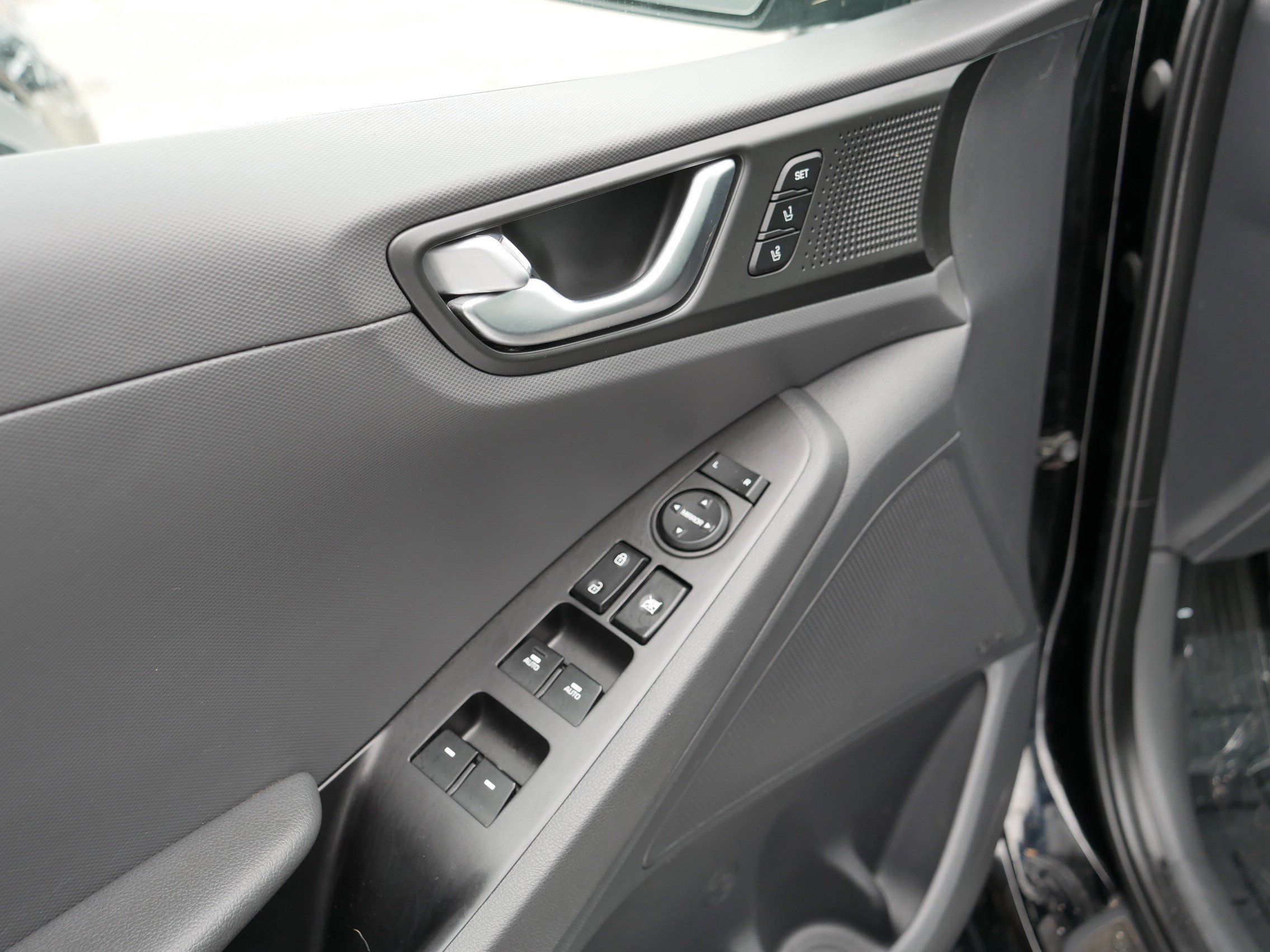 Used 2019 Hyundai Ioniq Limited w/ Ultimate Package 02 image 29