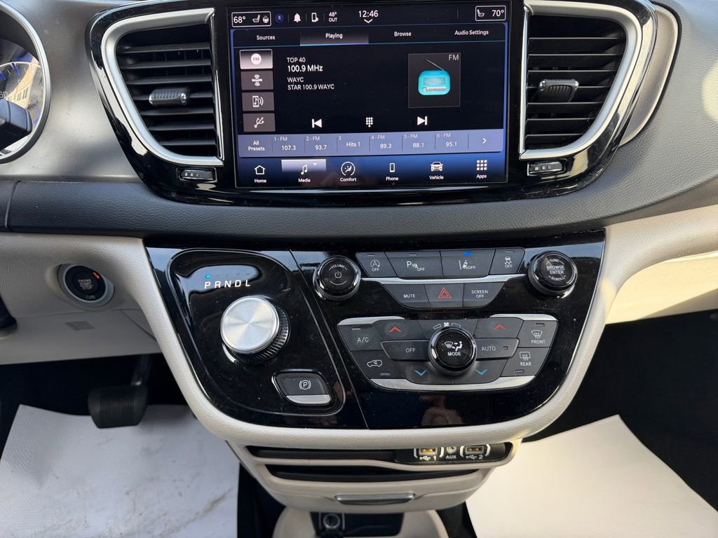 Used 2024 Chrysler Pacifica Touring-L image 20