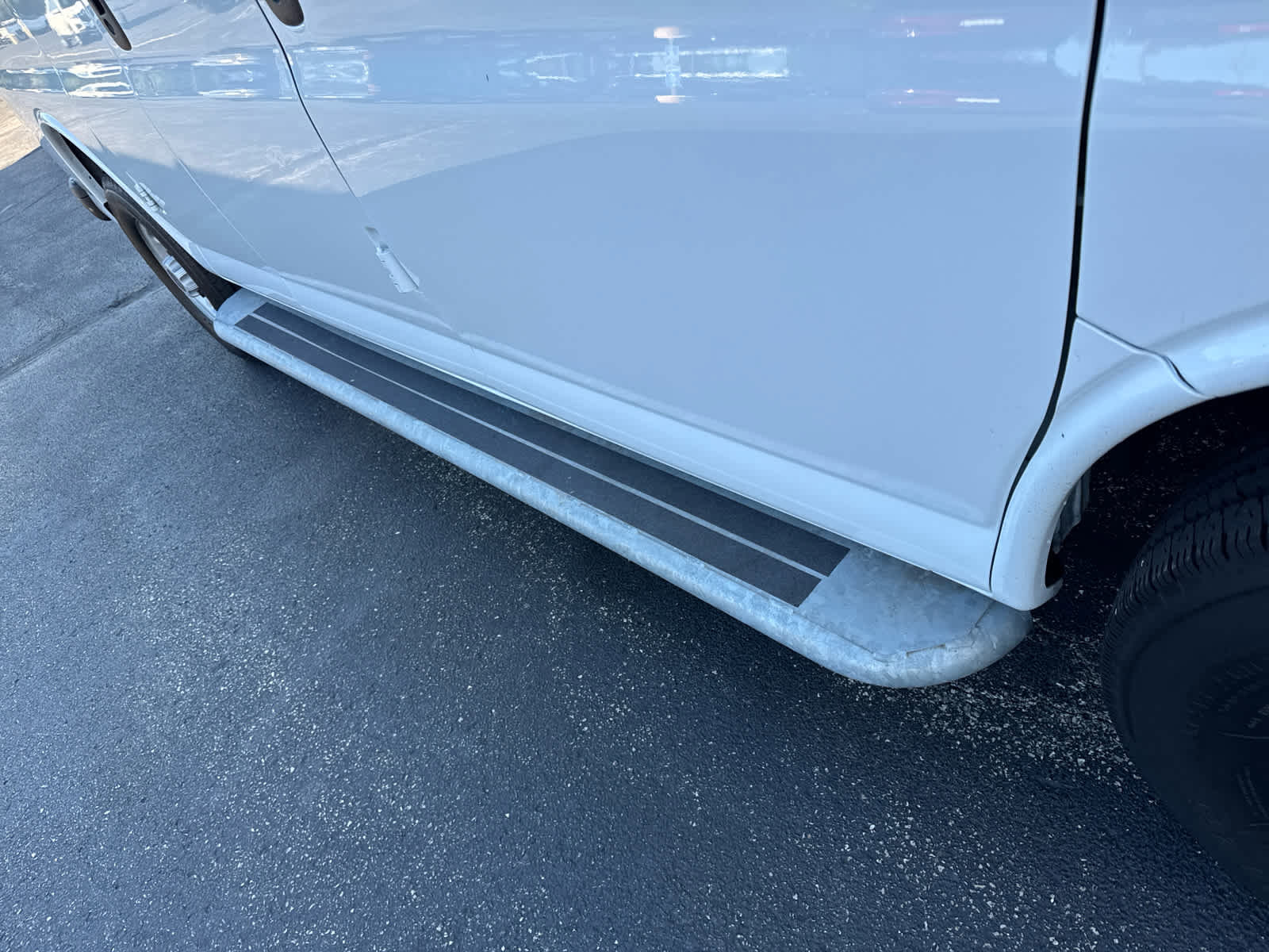 Used 2024 GMC Savana 2500 w/ Driver Convenience Package image 15