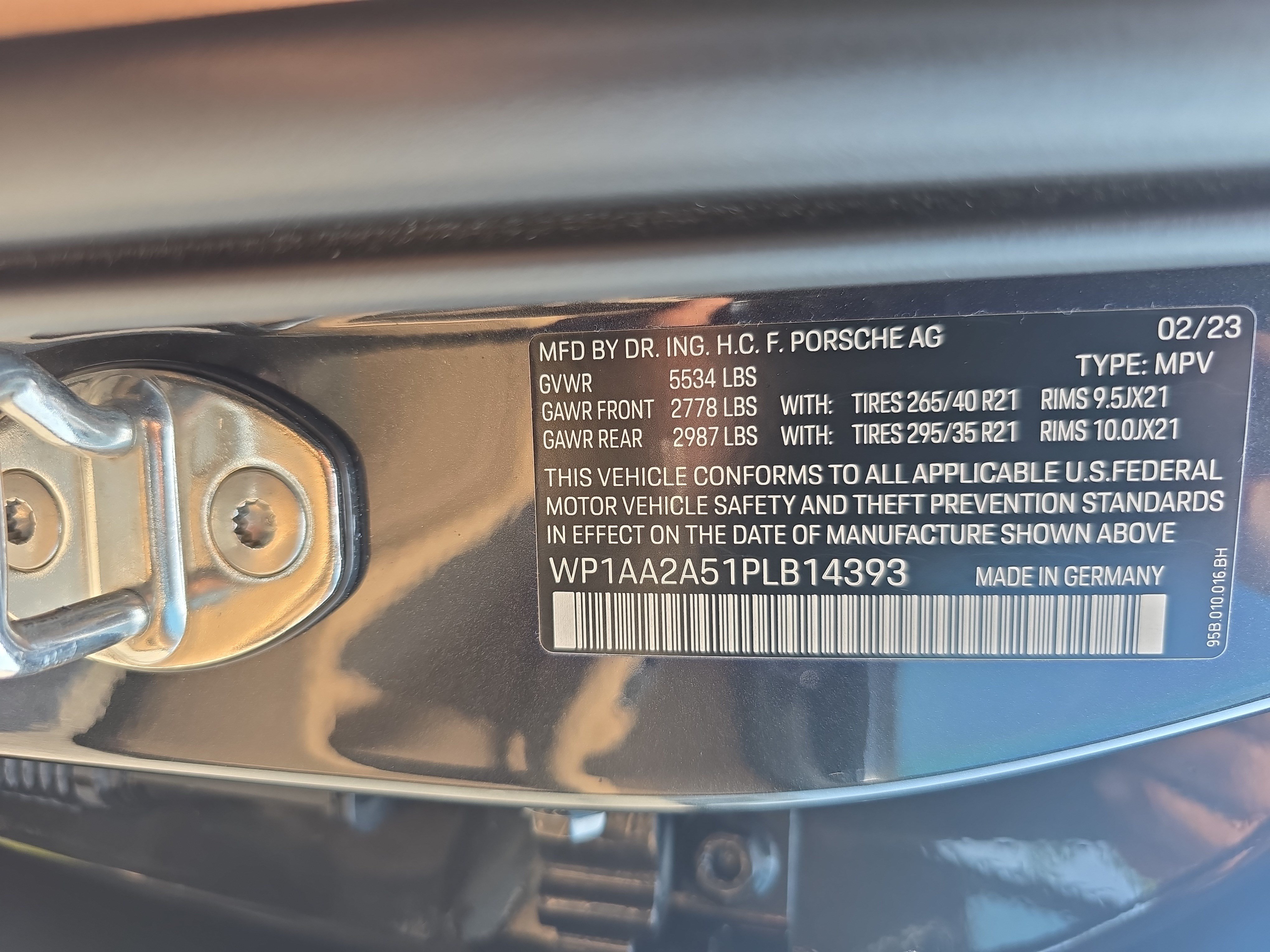 Used 2023 Porsche Macan Turbo AWD/4WD image 32